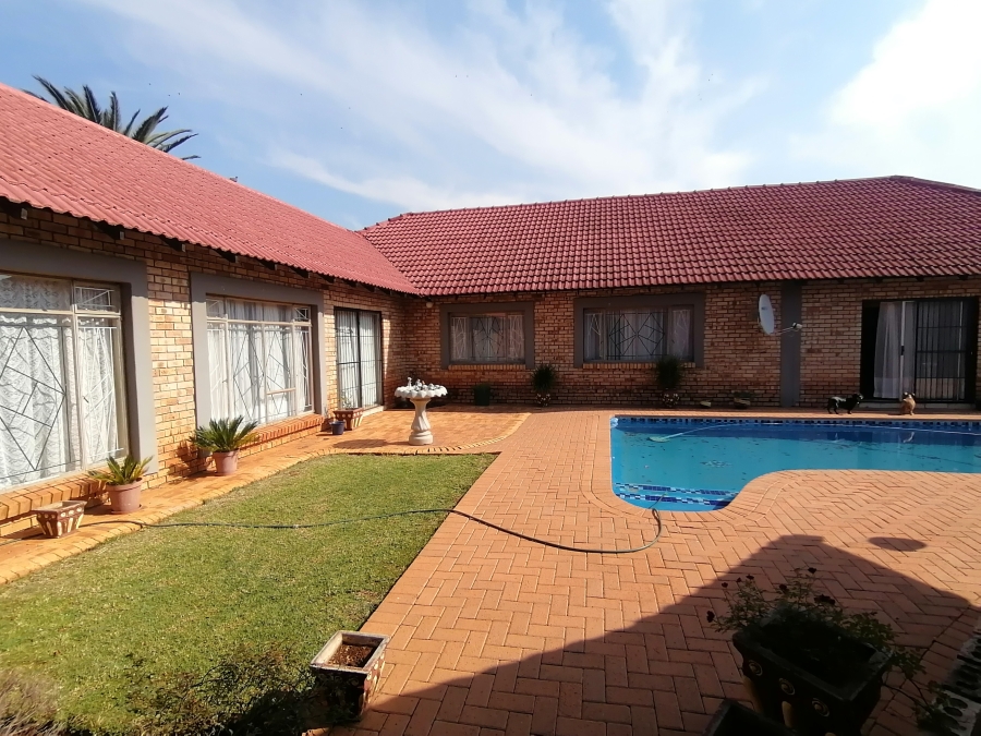 4 Bedroom Property for Sale in Stilfontein Ext 4 North West